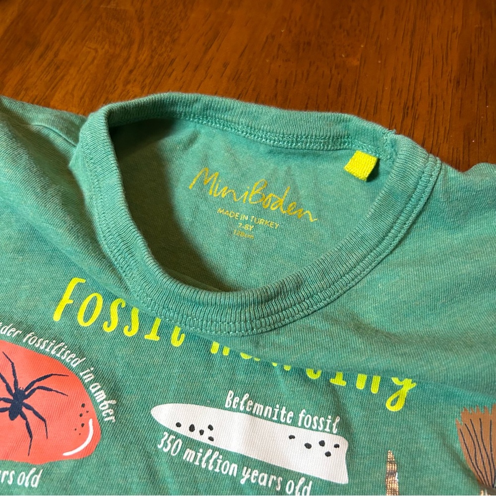 Mini Boden Fossil Hunting Tee | Dino Science | 7-8Y (128cm) - Picture 2 of 6